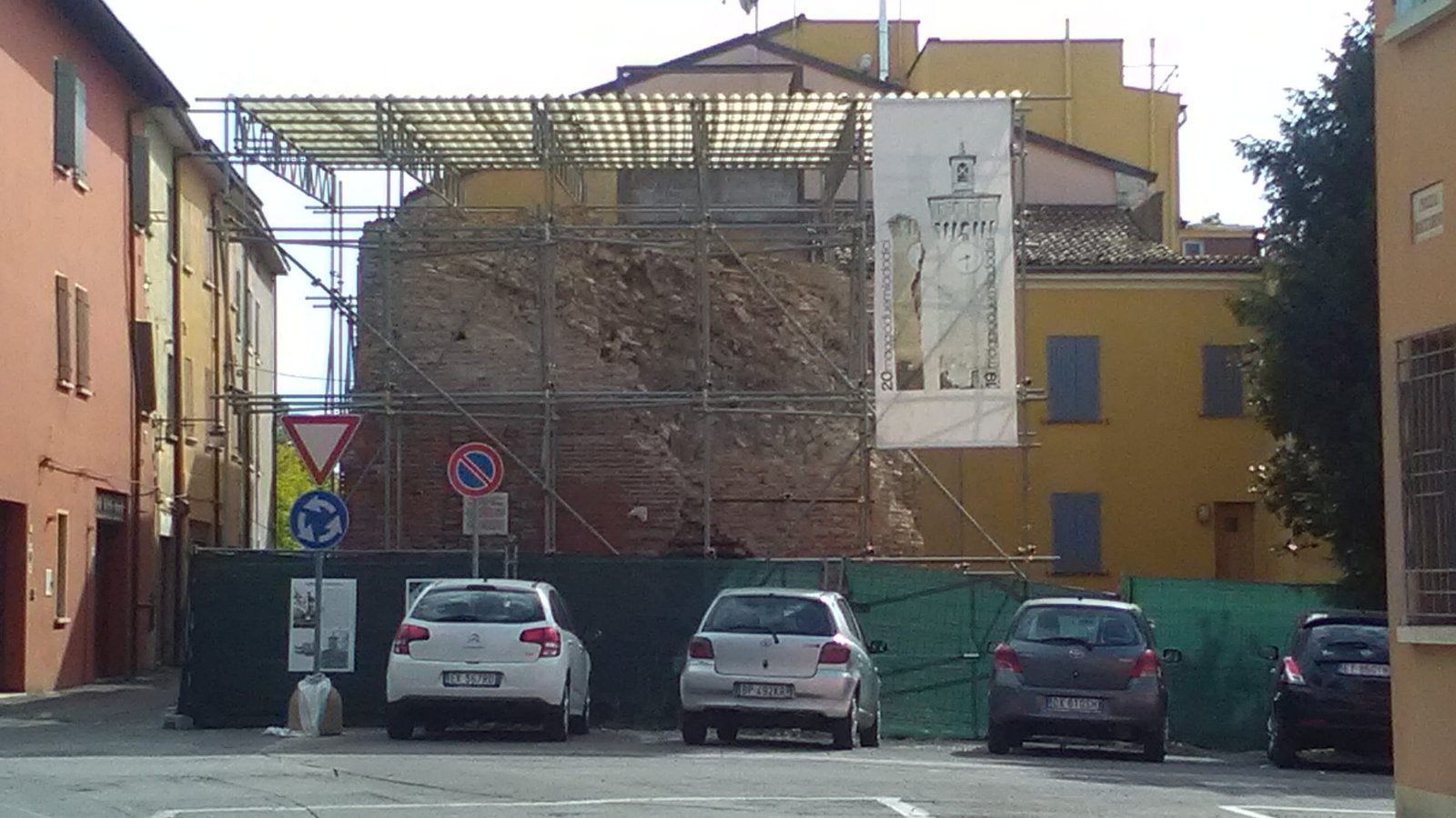 I resti della Torre dei Modenesi a Finale Emilia